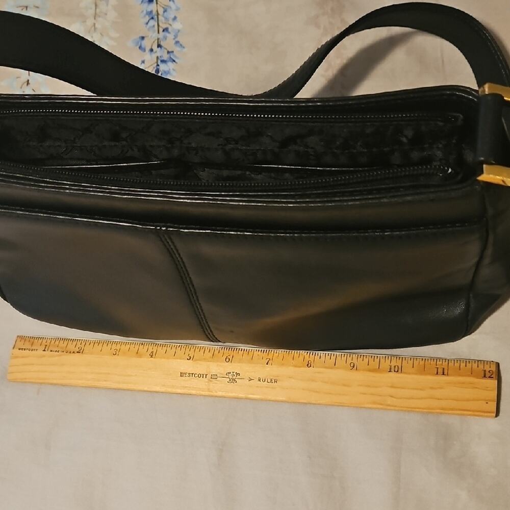 Etienne Aigner Elegant Black Leather Shoulder Bag - Picture 6 of 13